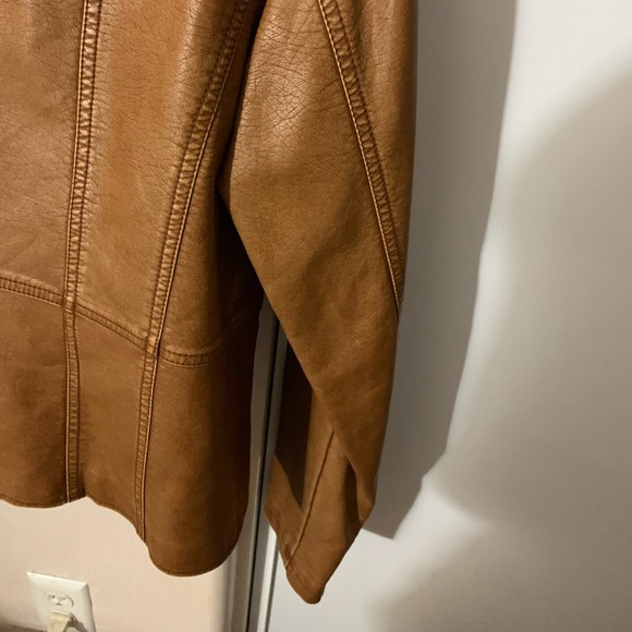 EUC tan faux leather coat from dress barn, size M - Picture 5 of 6